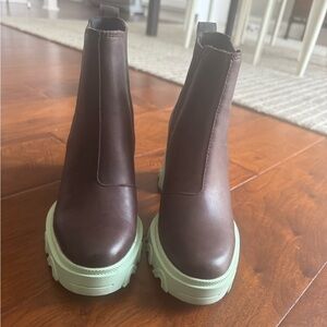 Sorel Brex Chelsea Heeled Ankle Boots Burgundy with Mint Soles